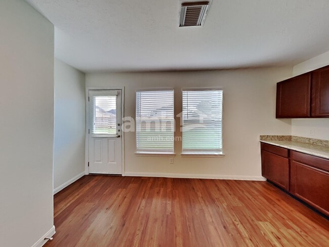 Photo - 3906 Hawthorn Glen Ct