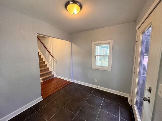 Photo - 807 W 13th St