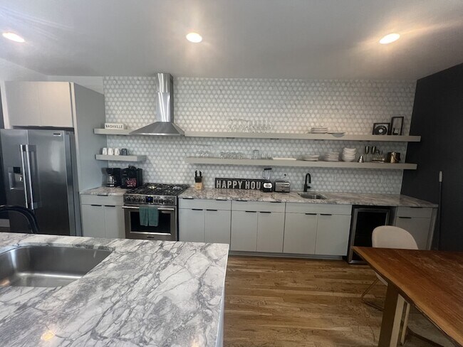 2807 Delaware Ave Unit 305
