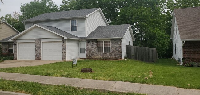 3 bd, 2 ba duplex, fenced, hardwoods/carpe... - 3 bd, 2 ba duplex, fenced, hardwoods/carpe... House