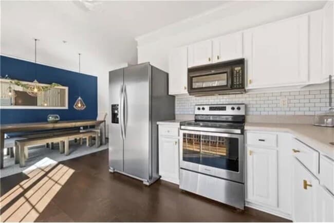 Photo - 615 Market Pl Ln