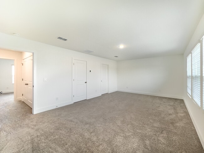 Photo - 126 Kingswood Cir