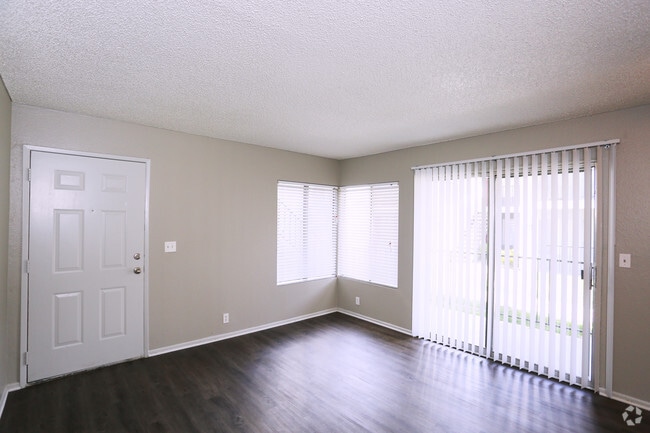 2BR, 2BA-824 SF - Town Square