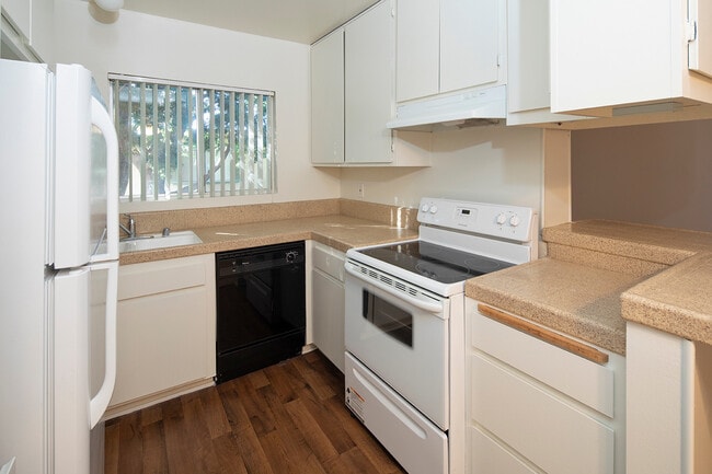 Photo - San Remo Court