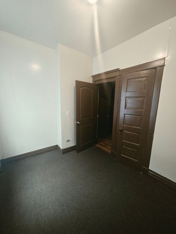 Photo - 725 W 69th St