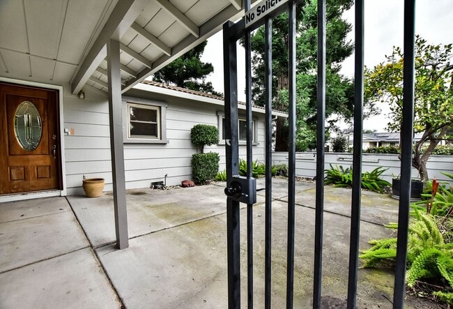 Photo - 498 Nut Tree Ct