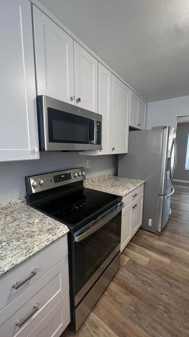 Photo - 2125 Banyan Way