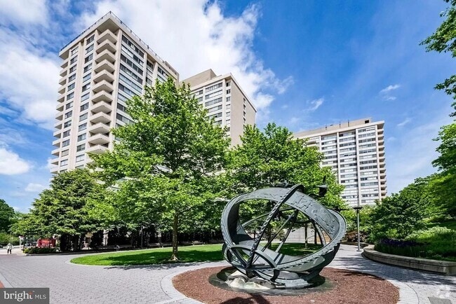 Building Photo - 4515 Willard Ave Unit 1618S Rental