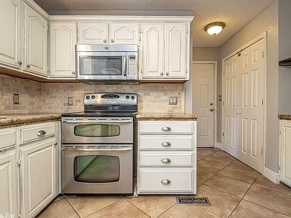 Photo - 2402 Shaker Ridge