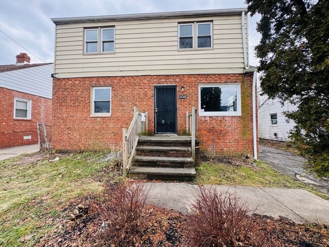 Building Photo - Comfort Meets Convenience: Beautiful 5-Bedroom Single-Family Home Family-Friendly