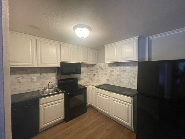 Photo - 1 Bedroom 1.5 Bathroom Apartment Steps Away From DU Unit #112