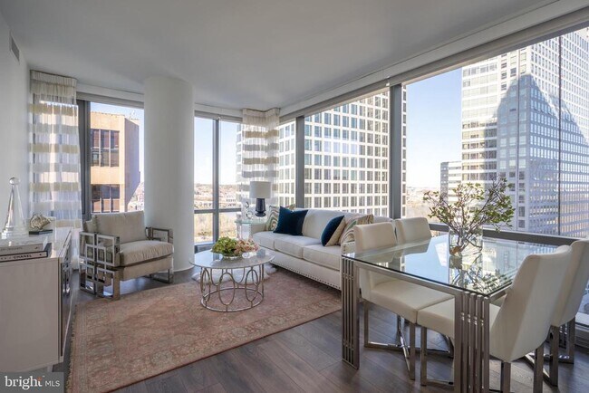 Photo - 1800 N Lynn St Unidad 2316