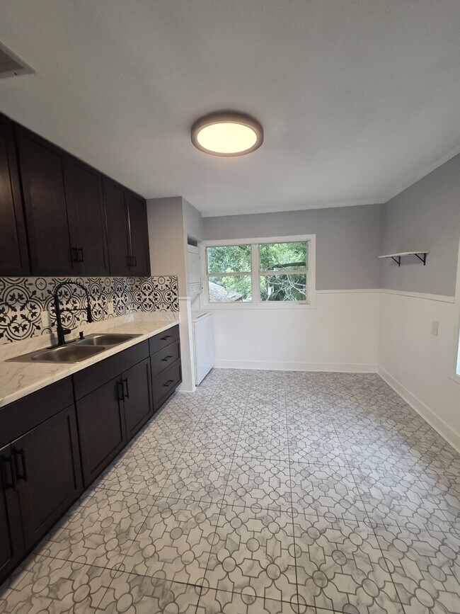 16 N Primrose Dr Unit 2