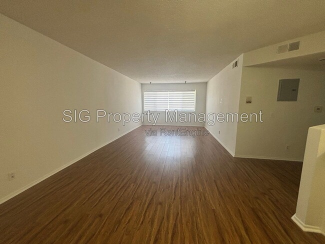 Photo - 10241 Commerce Ave Unidad 5
