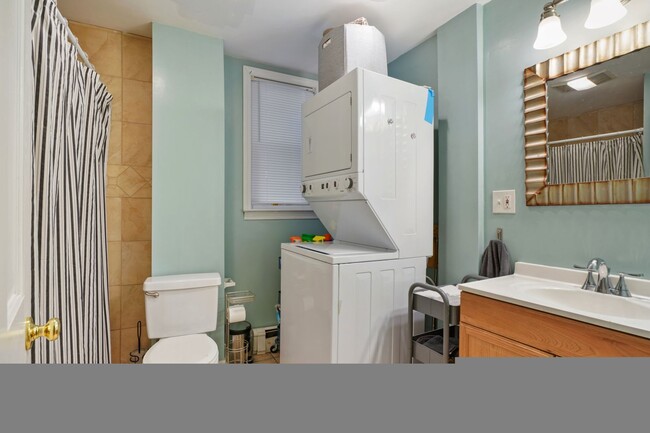 Building Photo - 68 Calumet St Rental