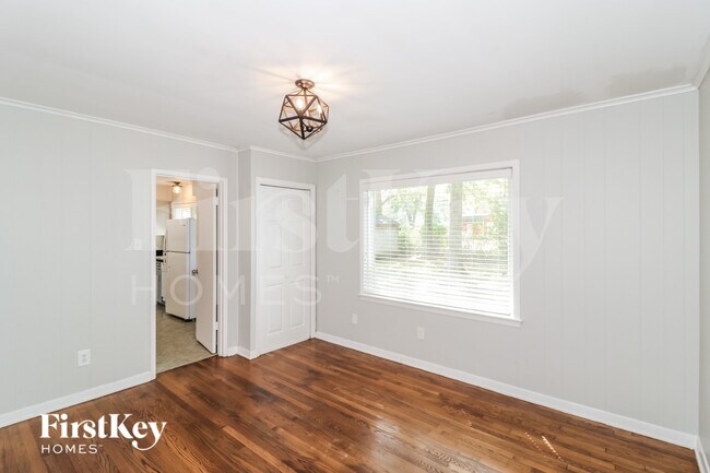 Photo - 4205 Charleswood Ave