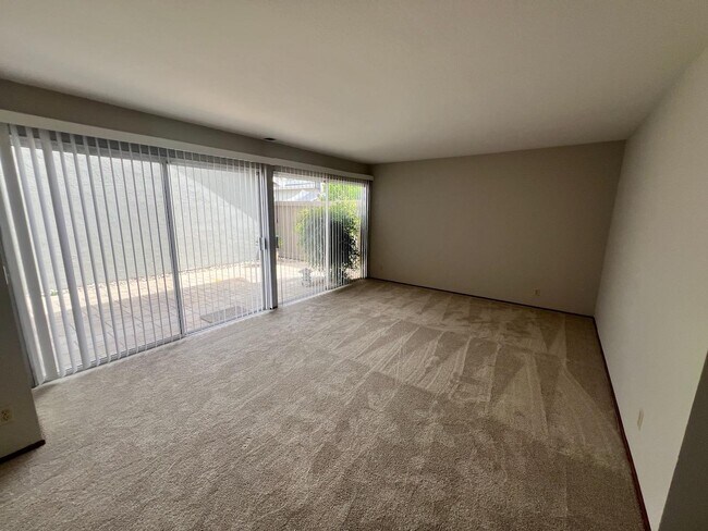 Photo - 111 Escobar Ct