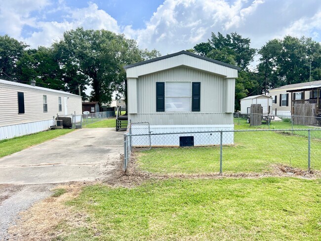 Photo - 1617 Bradley Ln