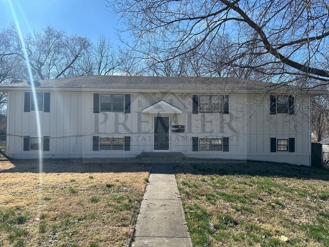 Building Photo - 240 W Kump Ave Unit 240 W Kump Ave D