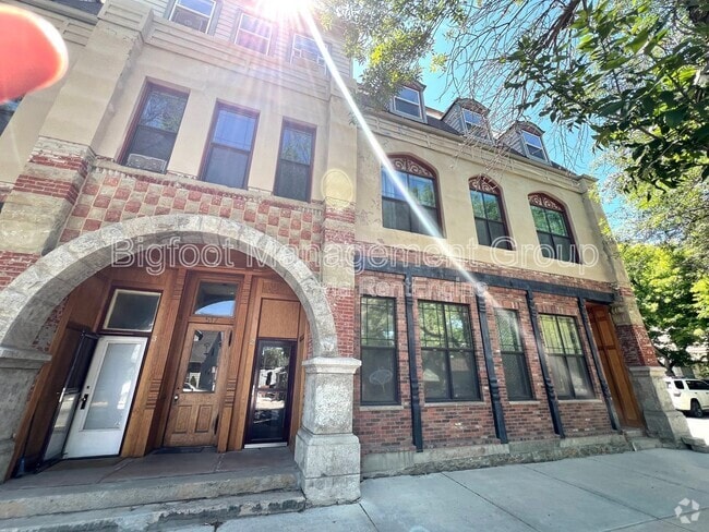 Building Photo - 517 E Broadway St Unit 2 Rental