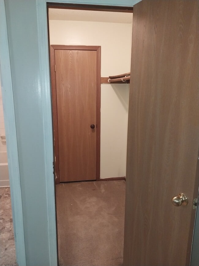 Canterbury Walk-In Closet