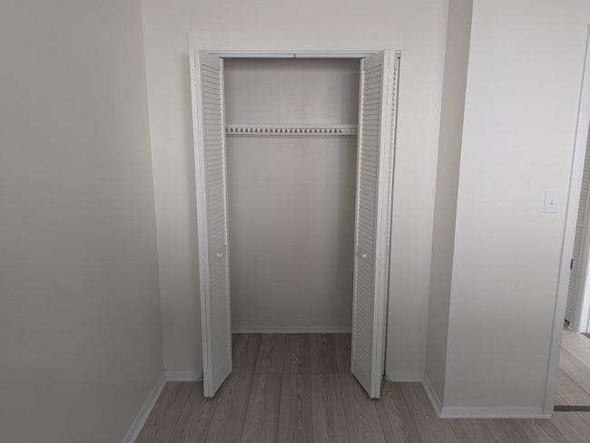 Photo - 20-60-60 S Linden Rd Unidad 20-60 S Linden Rd