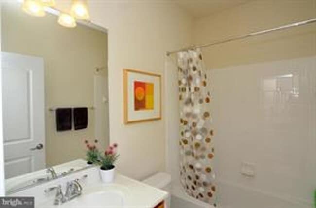 Photo - 4 LEVEL TOWNHOUSE WITH 2 CAR GARAGE, WALKING DISTANCE TO DOWNTOWN CROWN