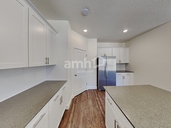 Photo - 4292 N Poplar St