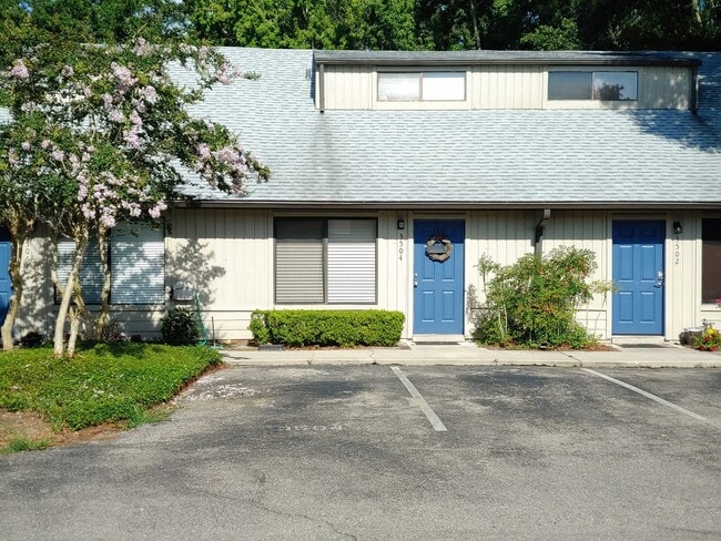 Building Photo - 3504 NW 37th Ave
