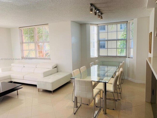 Building Photo - 19999 E Country Club Dr Unit 1407 Rental