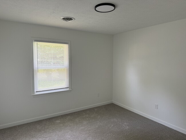 Photo - 218 N Mapleleaf Ave