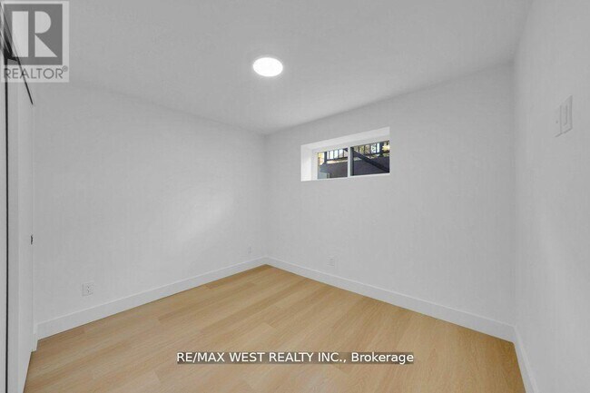 Photo - 502 Atlas Ave