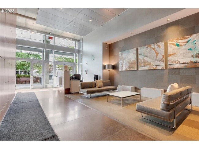 Photo - 1926 W Burnside St