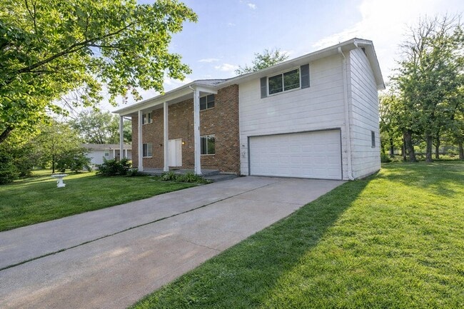 Building Photo - 1305 N Golf Blvd