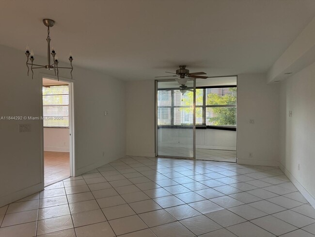 Building Photo - 1040 NW 80th Ave Unit 105 Rental