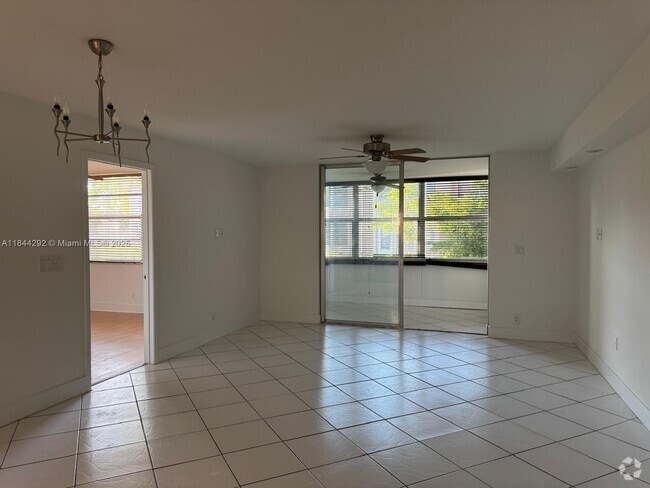 Building Photo - 1040 NW 80th Ave Unit 105 Rental