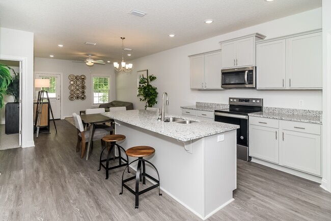 Photo - 1078 Walker Point Way