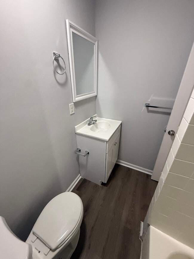 Photo - 71-73-73 N Main St Unidad 5