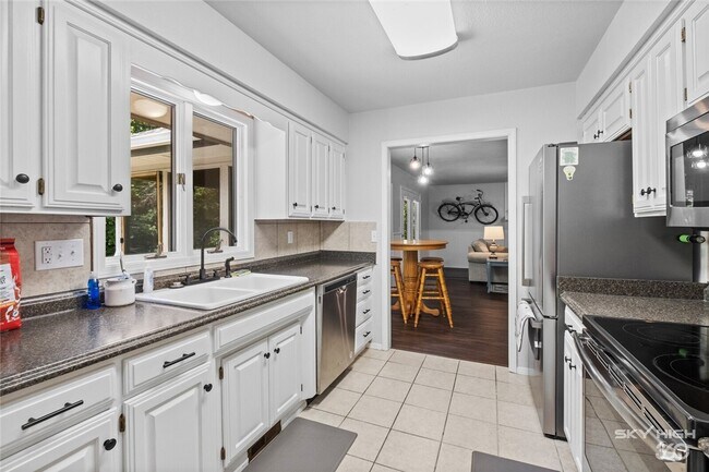 Photo - 13 Yarmouth Dr