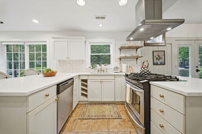 Photo - 2115 Claremont Ave