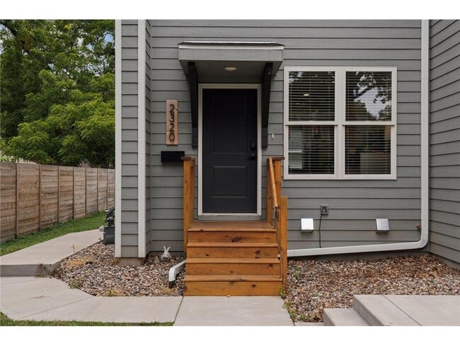 Photo - 2320 Priscilla St