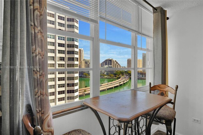 Photo - 905 Brickell Bay Dr Unit 1121