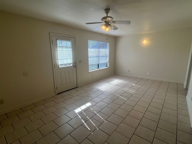 Photo - 605 N Greenwich Ave Unidad 605 N. Greenwich #2