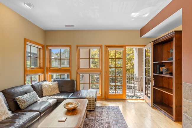 Photo - 2537 NW Upshur St