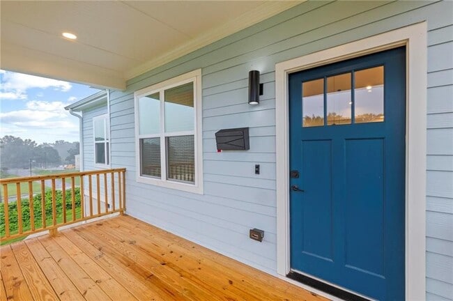 Photo - 129 Hilltop Dr SW