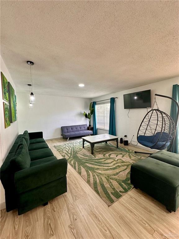 807 W Walnut Ave