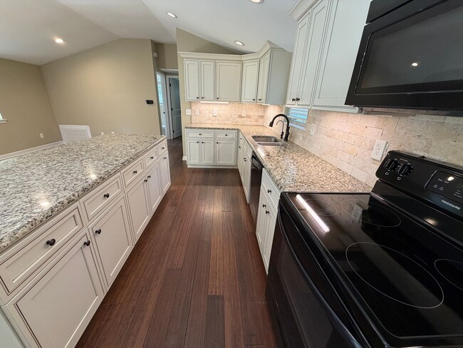 Photo - 404 Pilch Rd