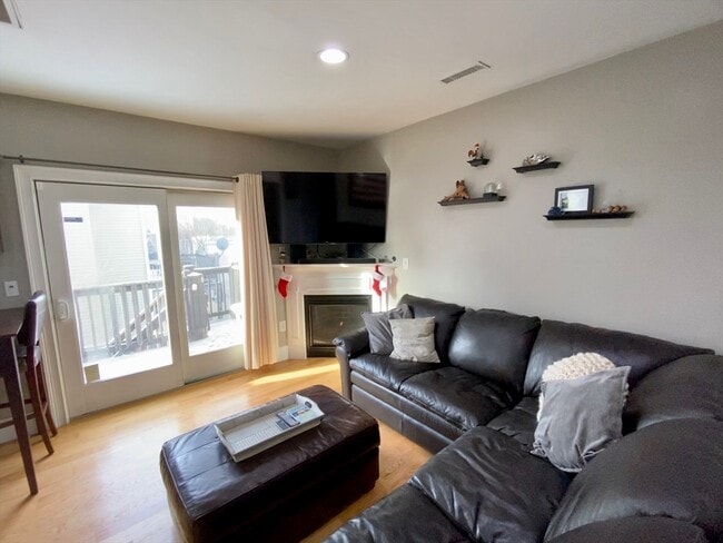 Photo - 227 Bowen St Unit 3