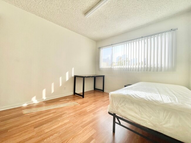 Photo - 933 Grattan St Unit 1