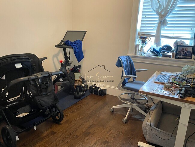 Photo - 2044 Beacon St